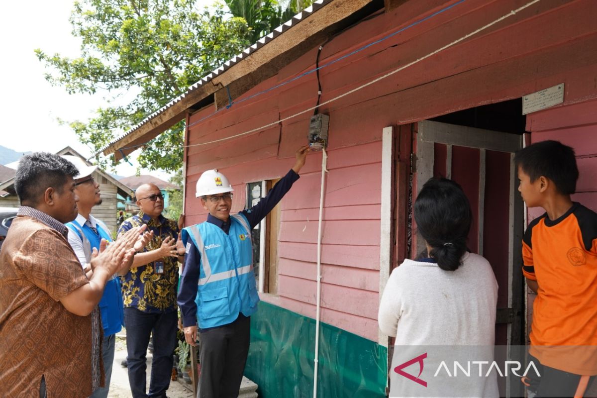 PLN wujudkan mimpi masyarakat nagari Koto Baru Solok miliki listrik secara gratis