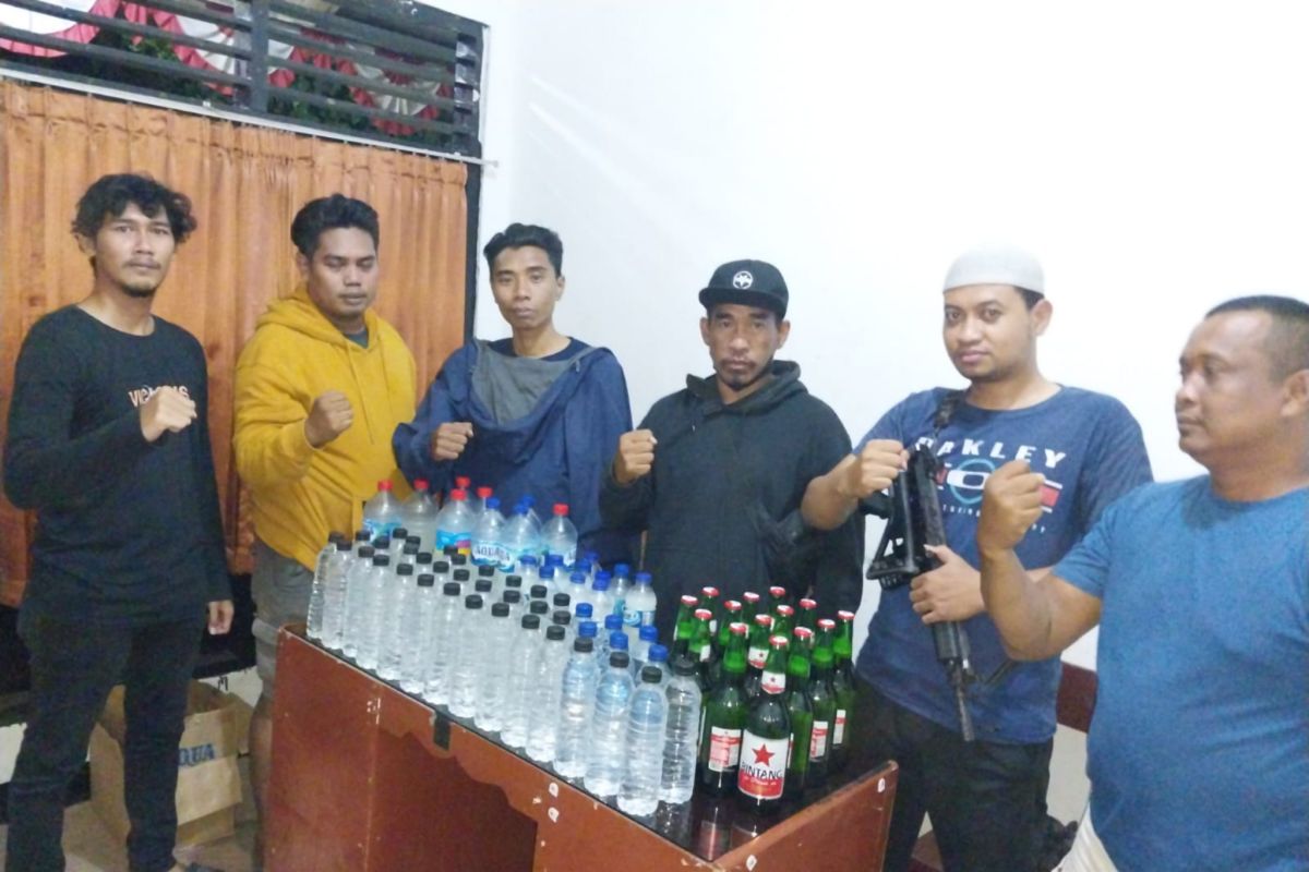 Ratusan botol miras diamankan Polres Dompu dalam dua hari