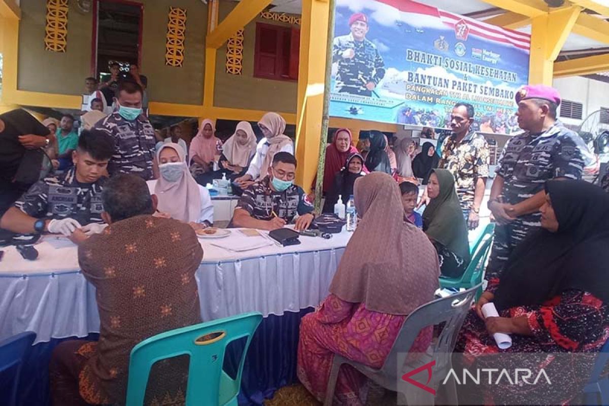 TNI AL beri pengobatan gratis ringankan beban masyarakat pesisir
