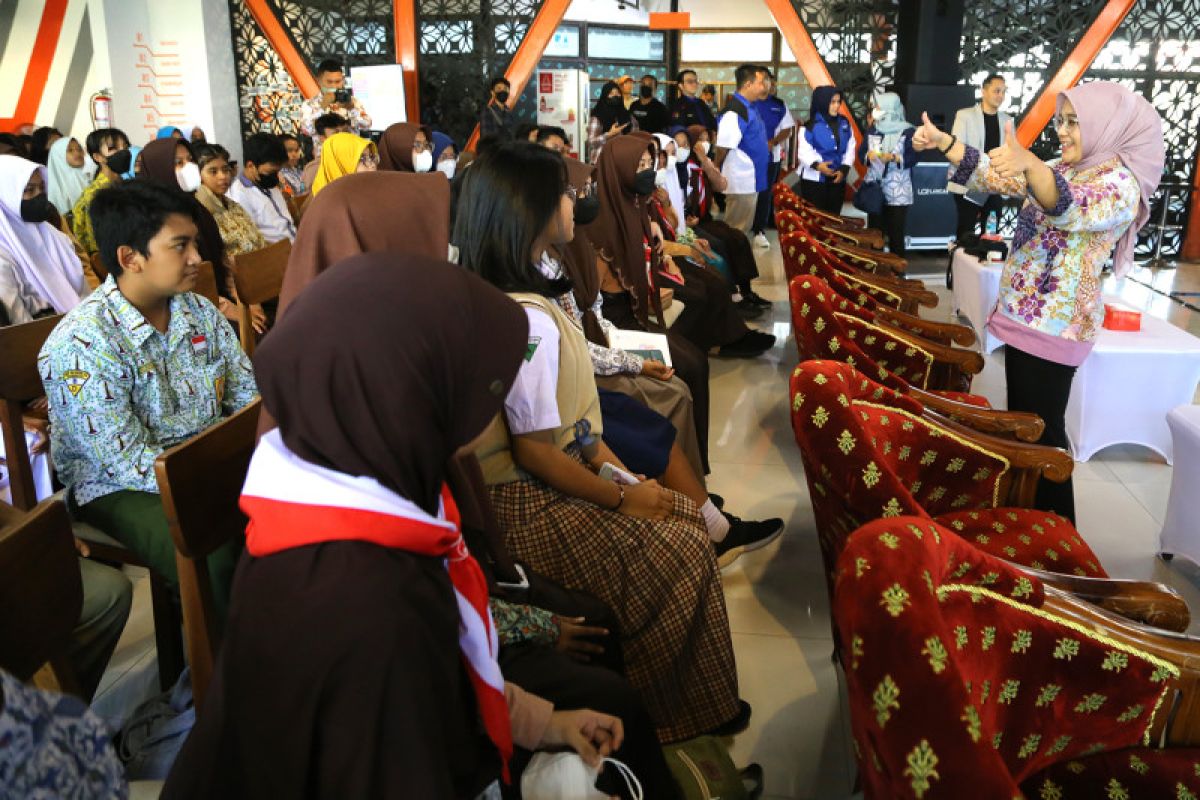 Kelas Literasi Digital pelajar SMP di Kota Surabaya libatkan orang tua