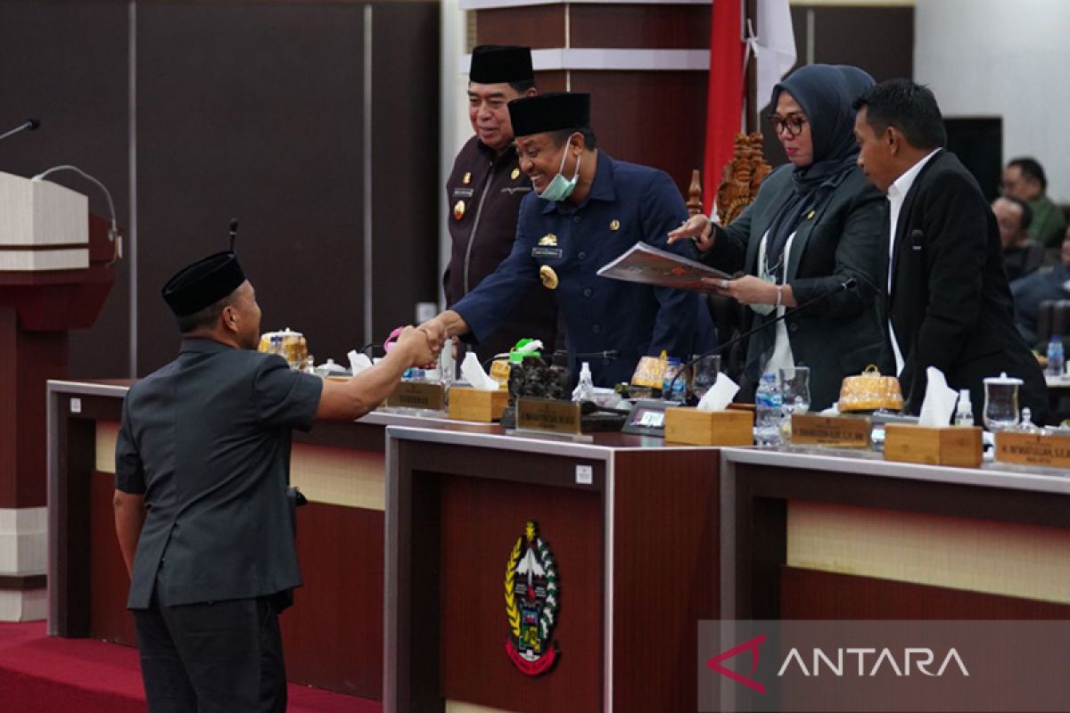 Gubernur dan DPRD Sulsel teken persetujuan Perda APBD Perubahan 2022