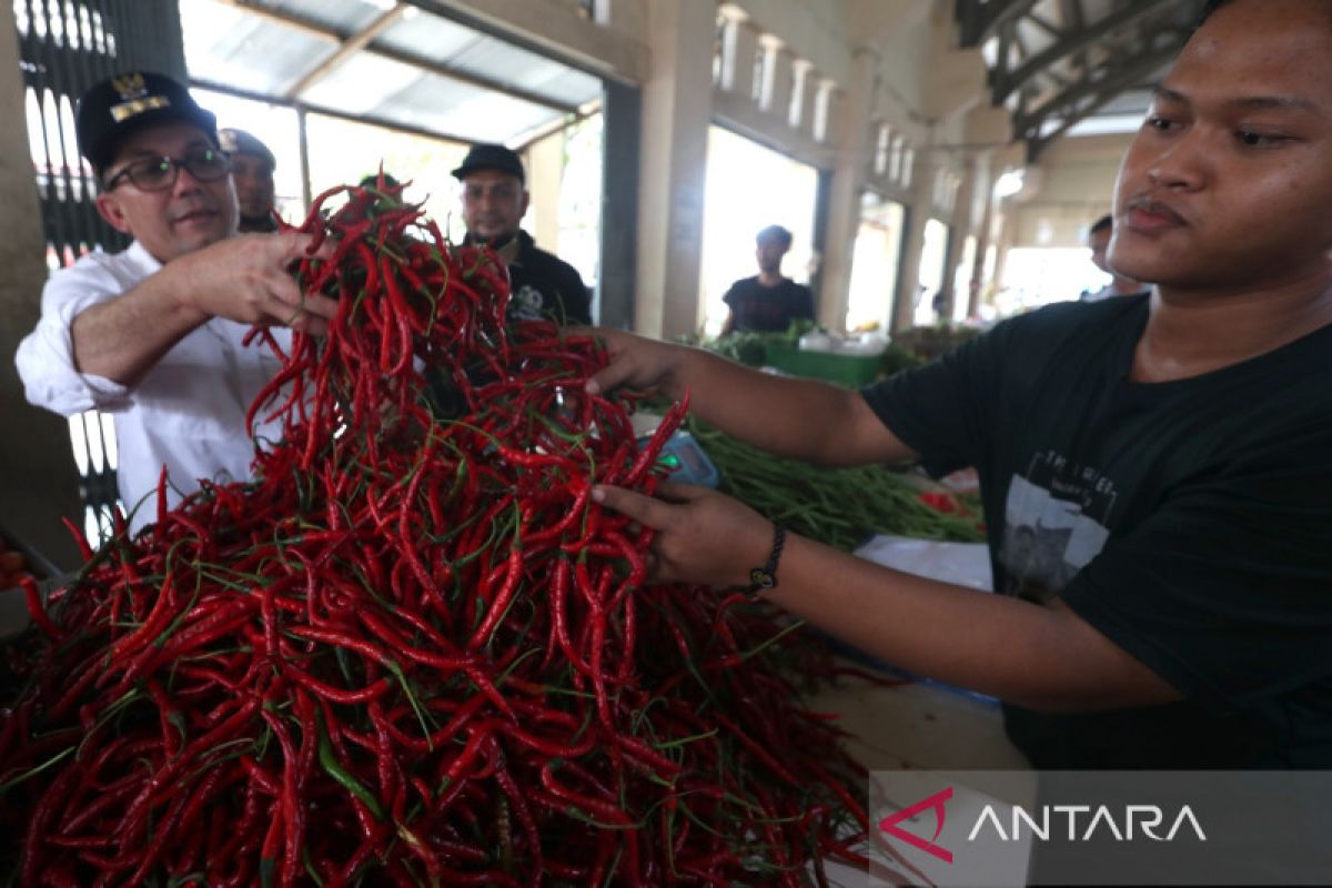 Jaga inflasi, Bakri Siddiq sidak sejumlah pasar di Banda Aceh