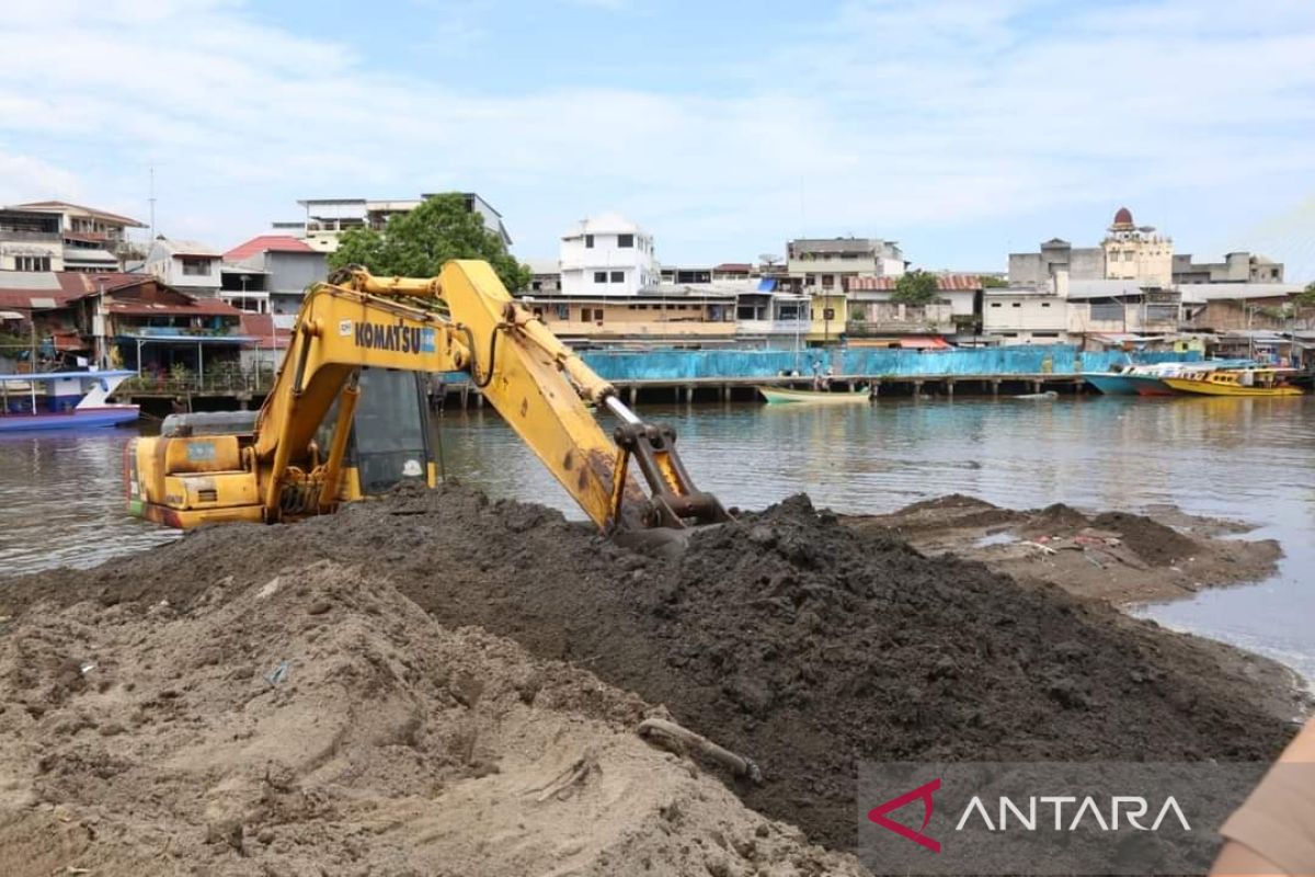 Pemerintah lakukan pengerukan DAS Tondano dan drainase antisipasi banjir