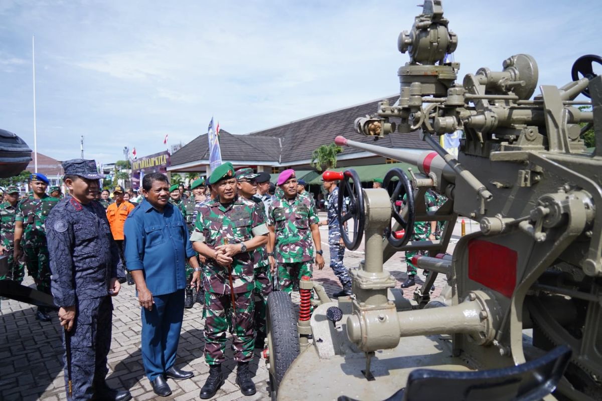 Kodam Pattimura edukasi masyarakat melalui pameran alutsista di Lapangan Merdeka Ambon