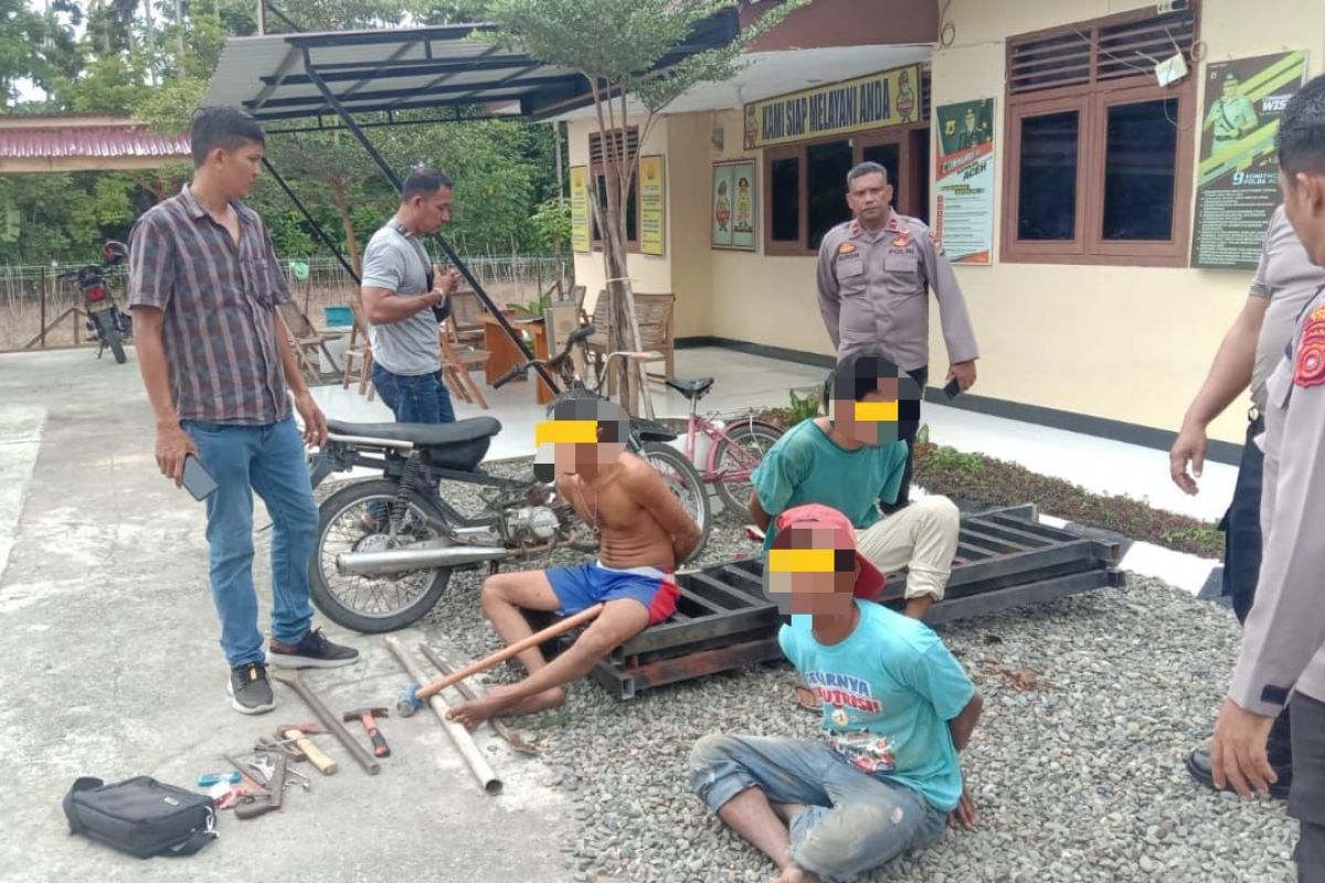 Polisi bekuk pencuri besi jembatan