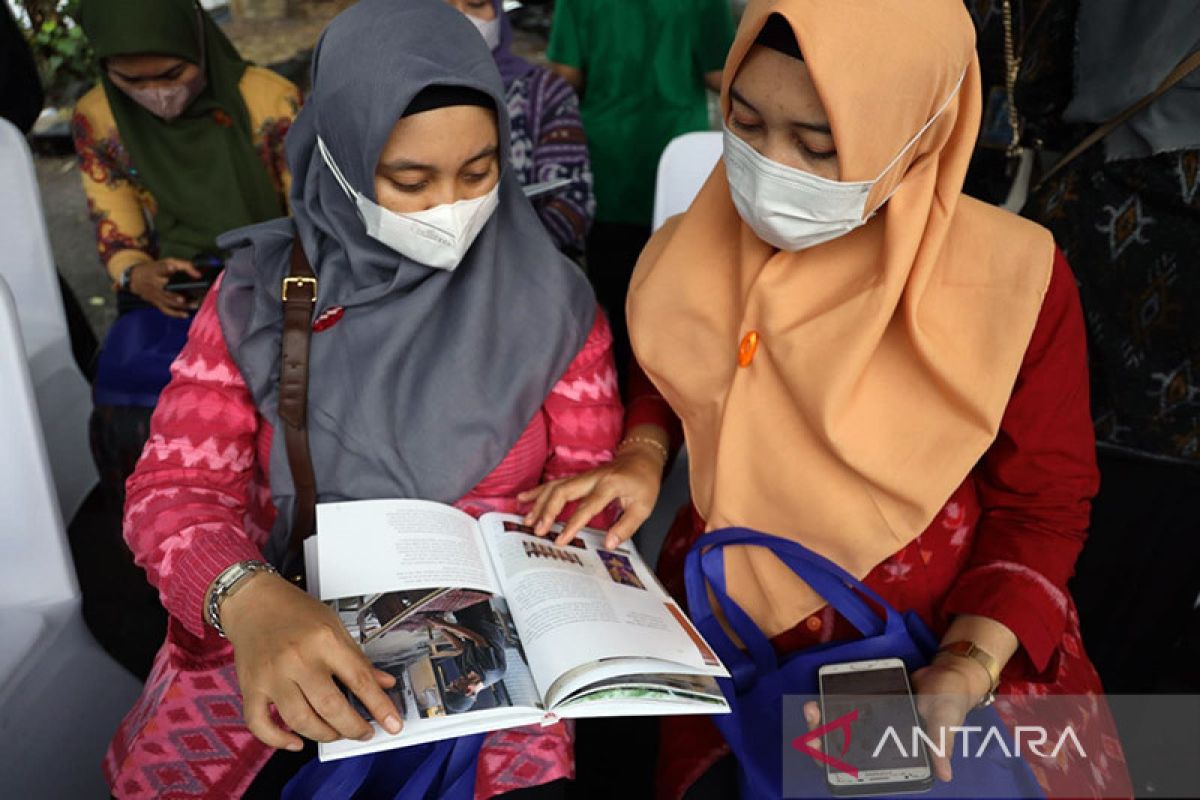 Kediri terbitkan buku tentang tenun ikat