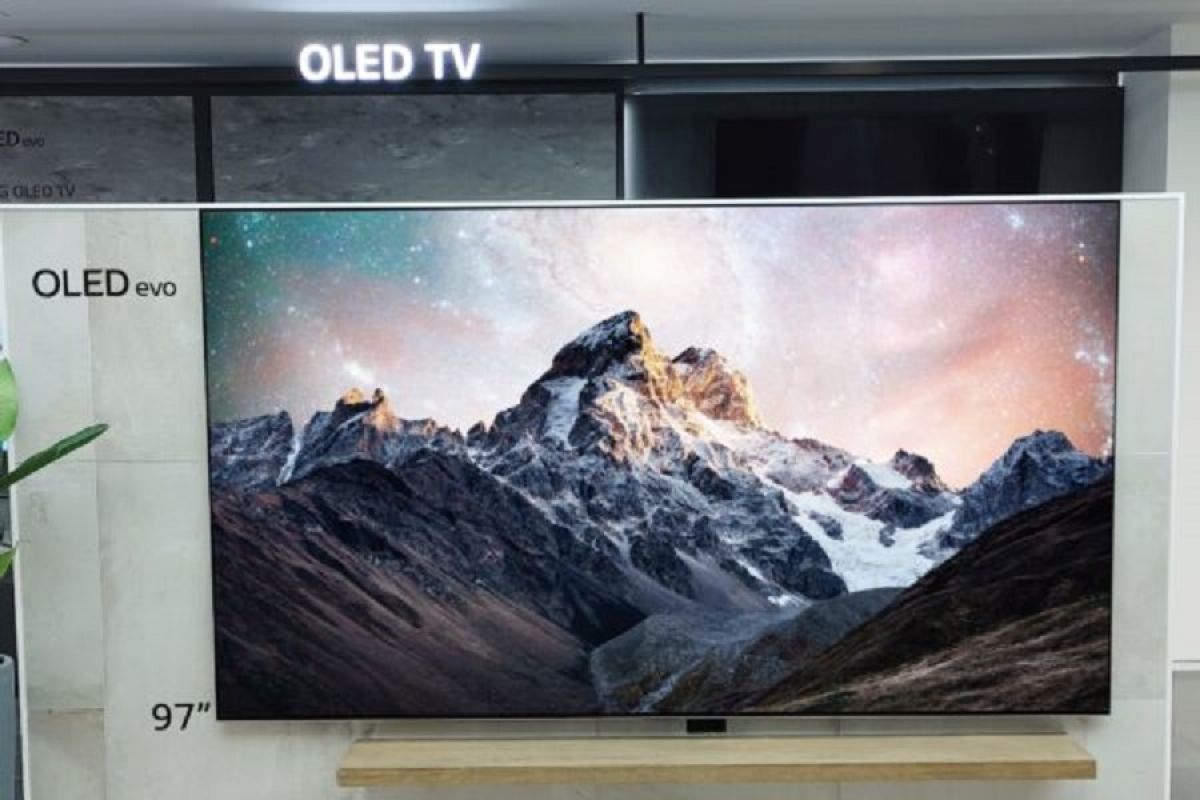 LG pamerkan TV OLED terbesar di dunia lewat CEDIA 2022