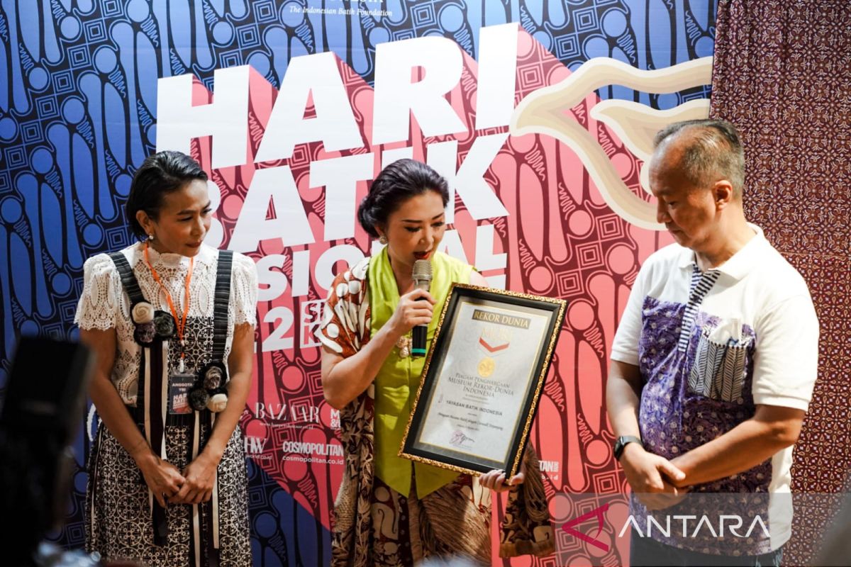 Hari Batik Nasional sampai mencegah insiden Malang terulang