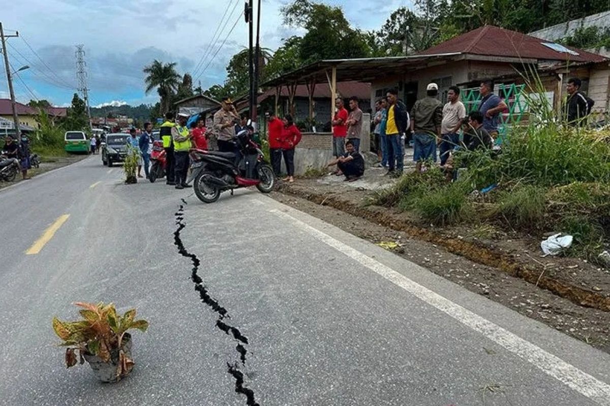 Humaniora kemarin penggalangan dana FIF hingga gempa Taput