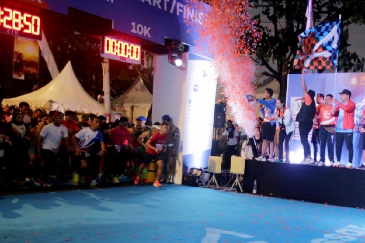 Wali Kota Makassar melepas ribuan pelari Half Marathon 2022