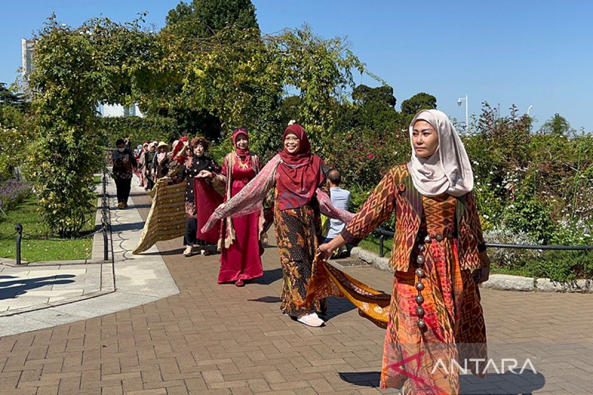 IPEMI Jepang peringati Hari Batik Nasional lewat peragaan busana