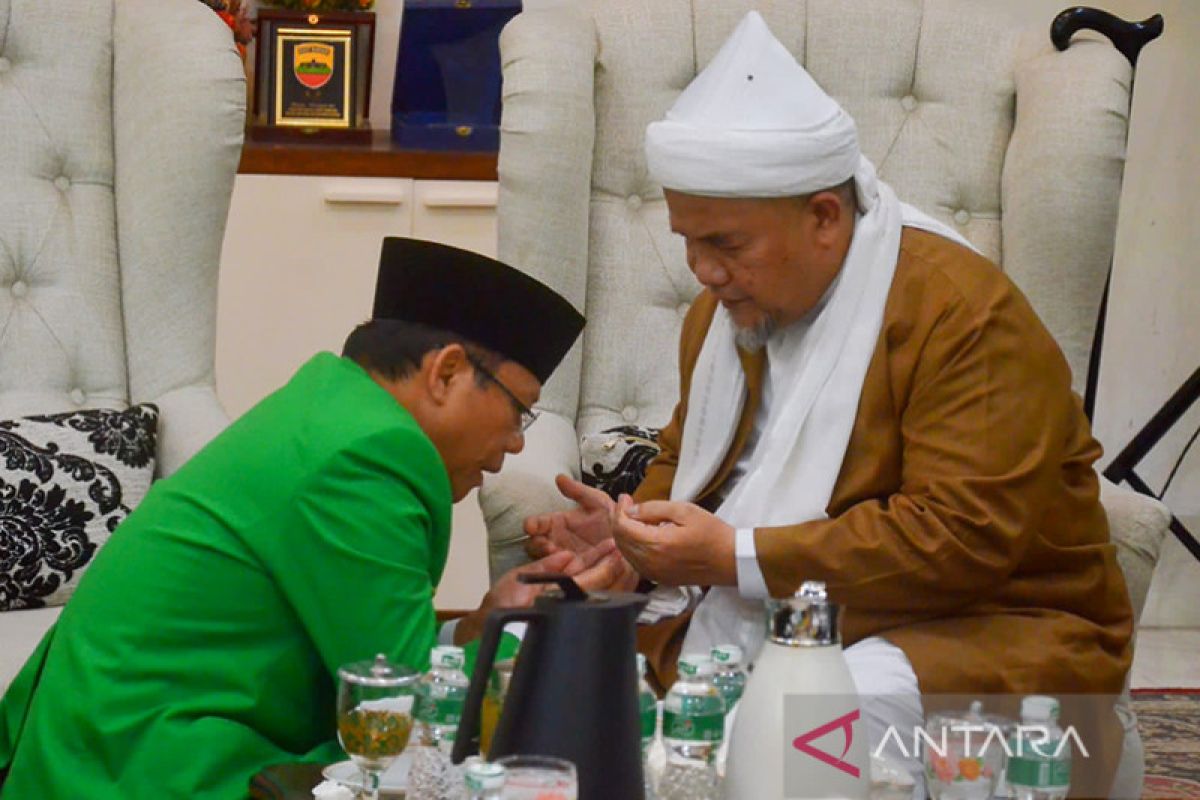 Plt Ketum PPP silaturahmi ke Ponpes Babussalam Pekanbaru