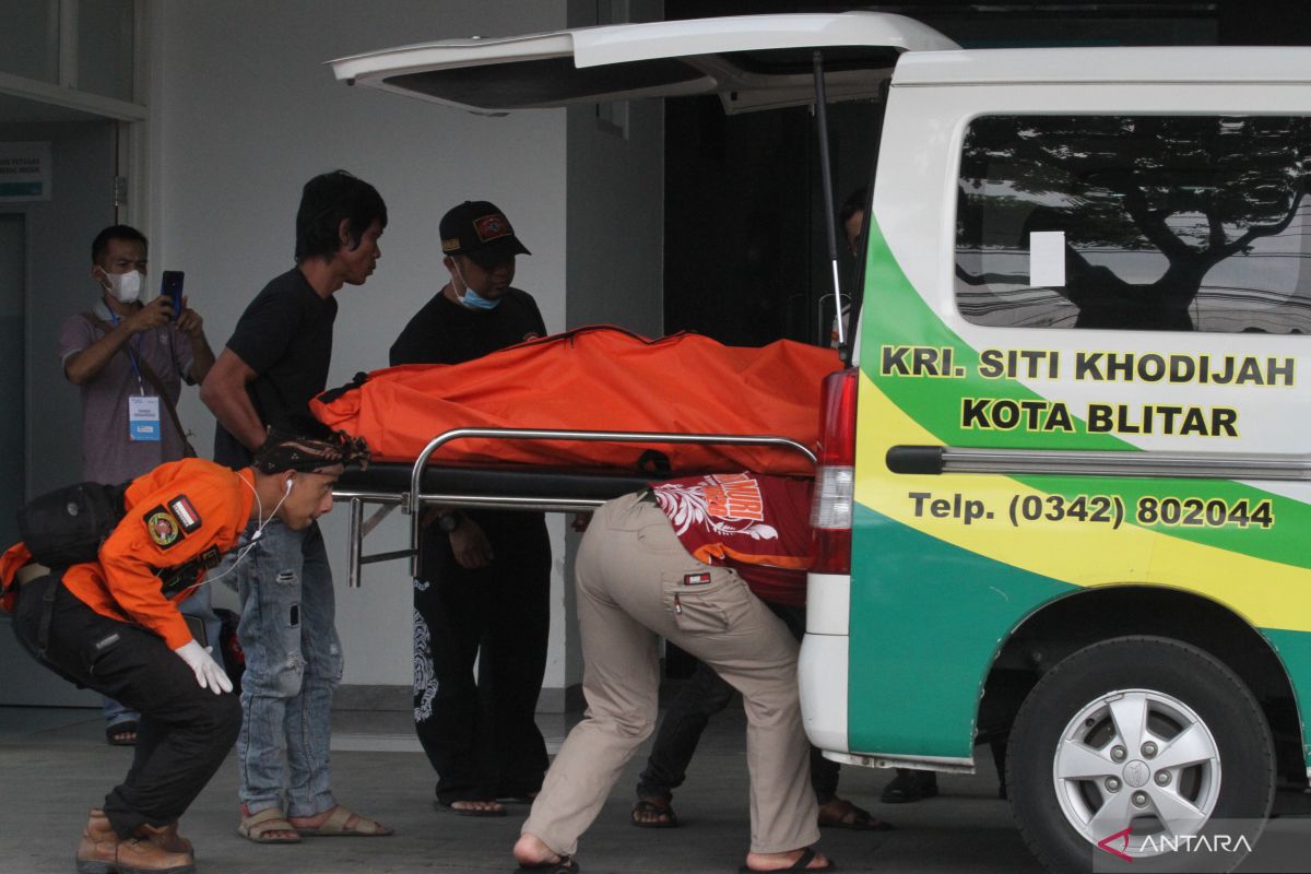 Police chief arrives in Malang to review scene of tragedy