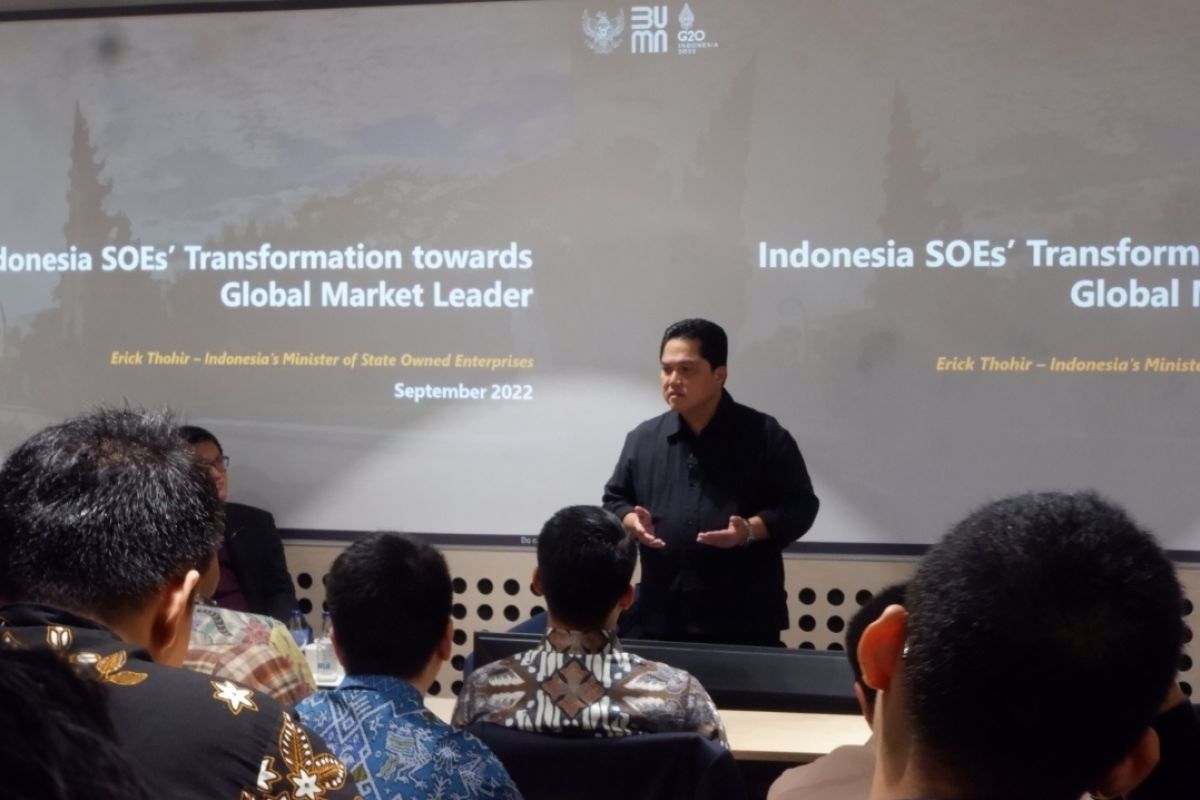 Erick Thohir berdiskusi dengan mahasiswa Indonesia di Inggris