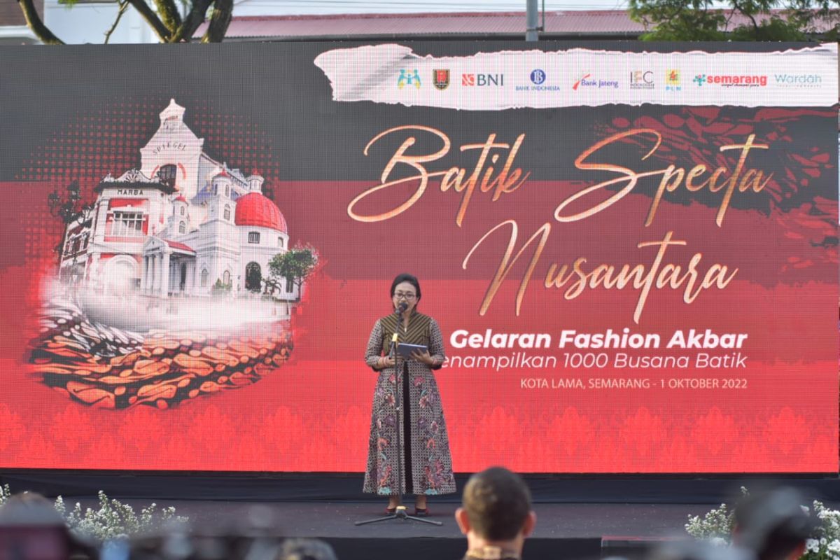 Menteri PPPA: lestarikan batik