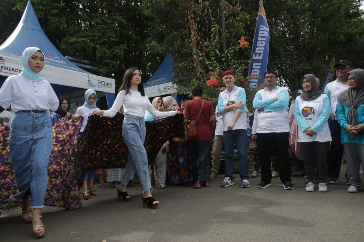 Fashion show batik dan Tari Glipang meriahkan CFD peringati Hari Batik di Probolinggo