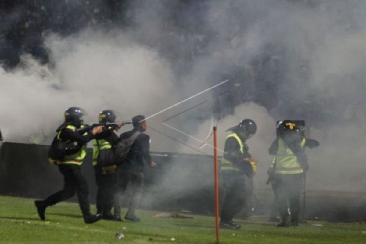 Sriwijaya Mania sesalkan tembakan gas air mata di Stadion Kanjuruhan Malang