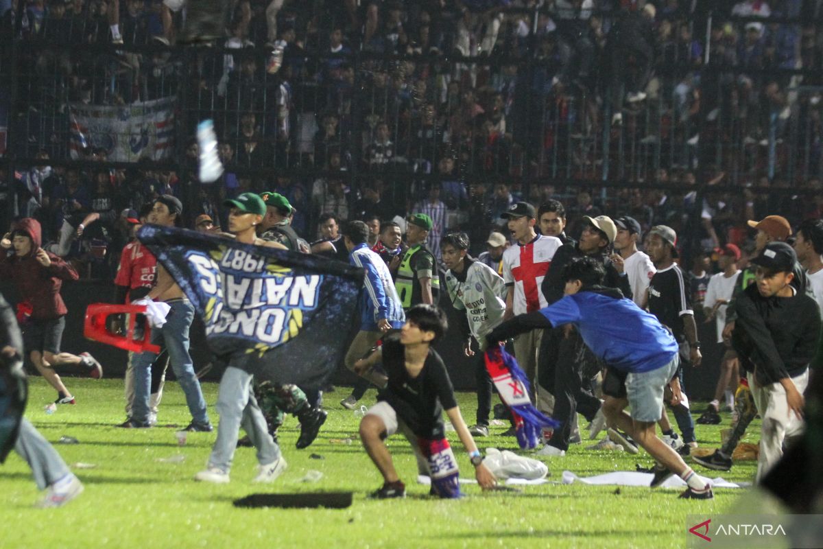 Menelisik jejak historis kerusuhan suporter sepak bola