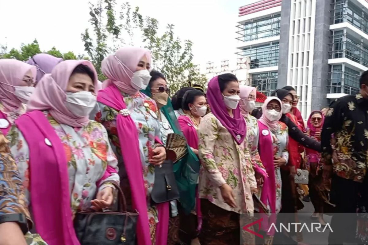 Ribuan orang padati acara Berkebaya Bersama Ibu Negara di Solo