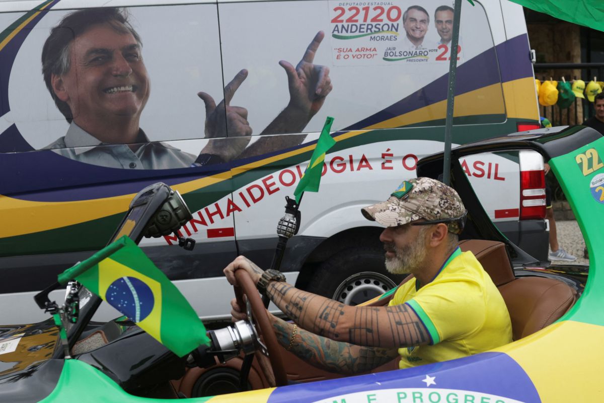 Bolsonaro dan Lula saling serang dalam debat pertama pilpres Brazil