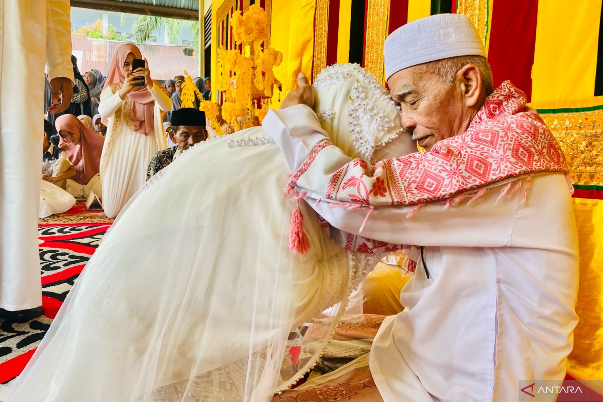 Momen haru Abuya Mustafa Habli, ulama kharismatik Aceh menikahkan puterinya