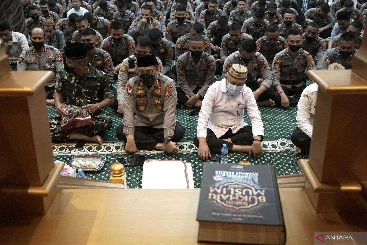 Sejumlah elemen di Gorontalo doa bersama bagi korban Kanjuruhan