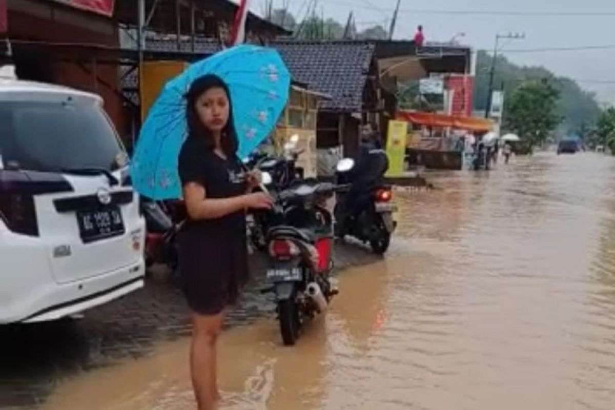 Hujan deras, sejumlah desa di Tulungagung dilanda banjir bandang