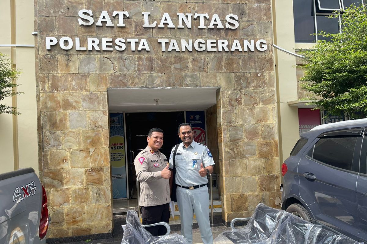 Jasa Raharja berikan bantuan kursi tunggu ke Polresta Tangerang