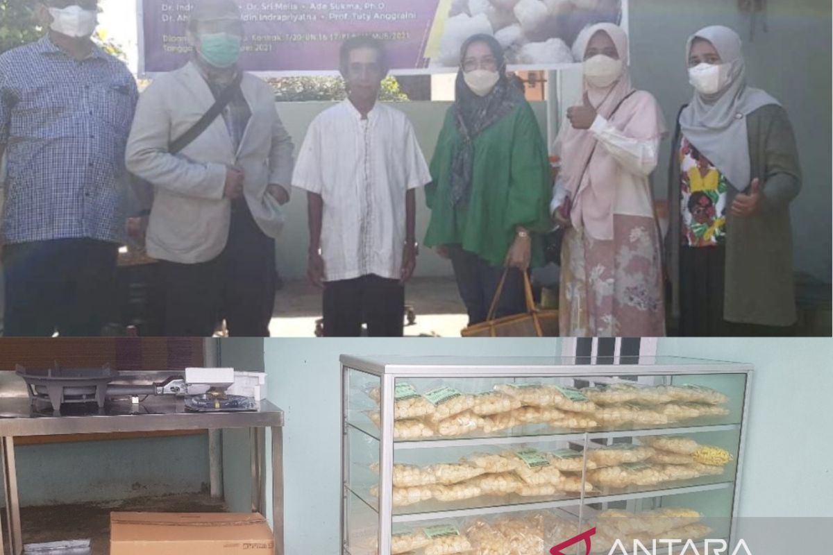 PKM Dosen Unand, Meningkatkan Kualitas Produk Kerupuk Kulit Melalui Teknologi dan Pemasaran