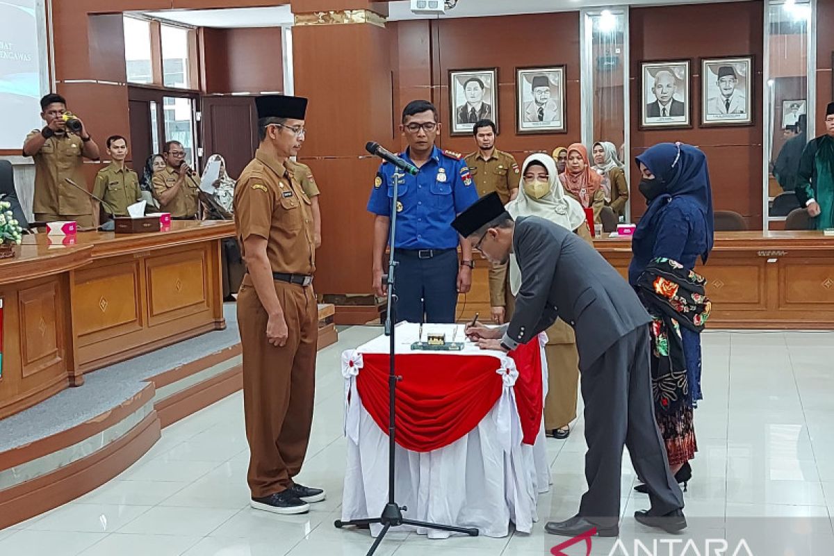 Pemkot Bukittinggi mutasi enam pejabat administrator dan pengawas