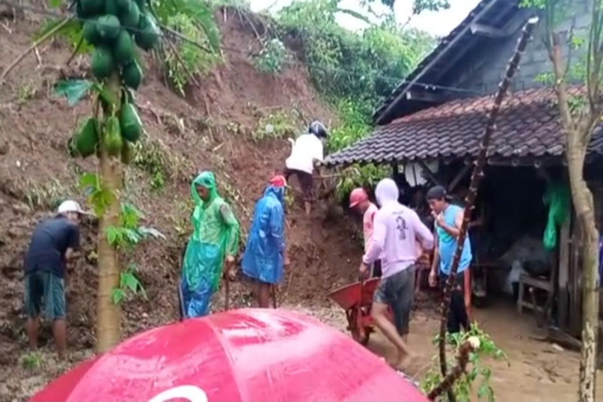 BPBD Gunungkidul turunkan tim bantu penanganan tanah longsor di tiga padukuhan