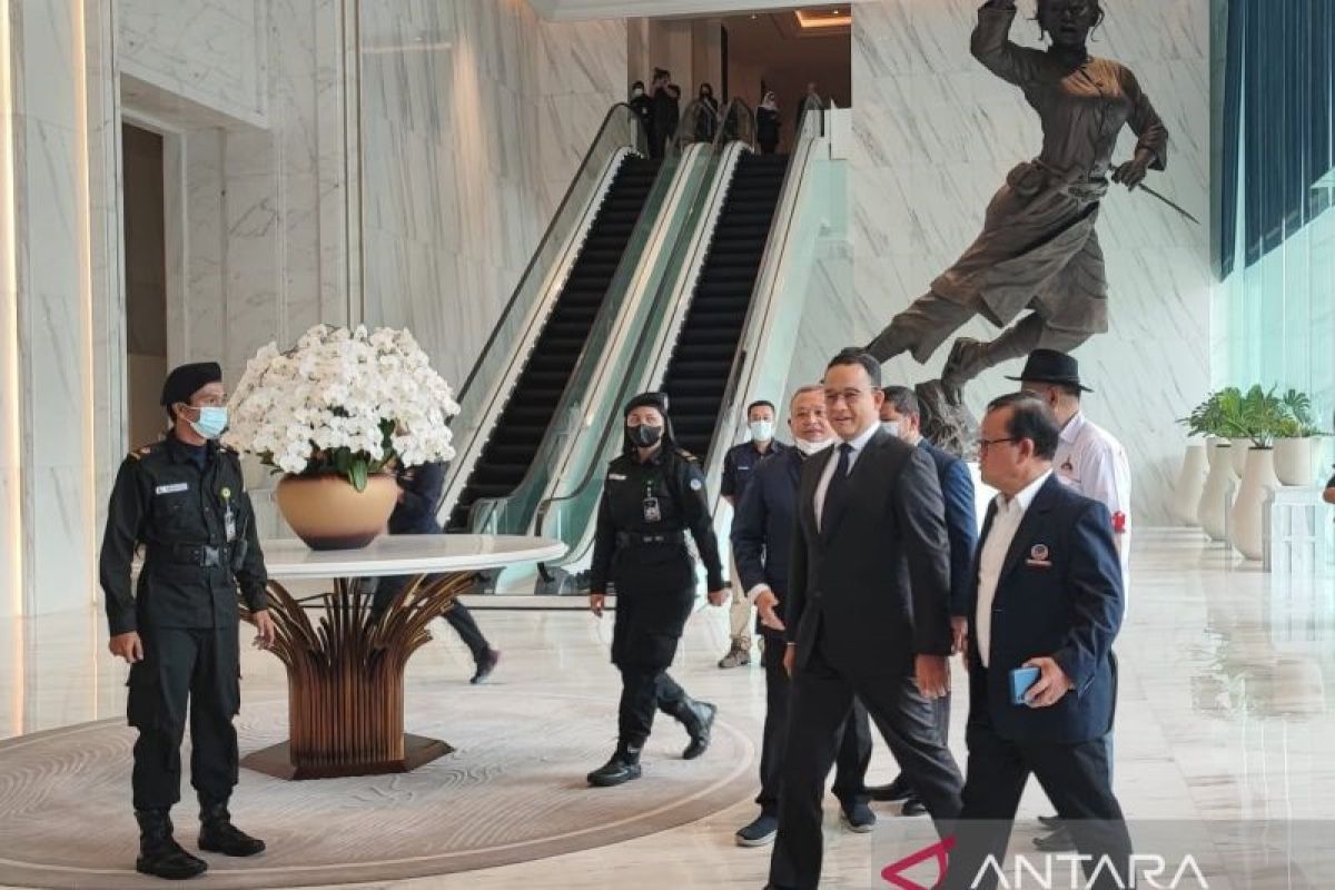 Gubernur DKI Anies Baswedan tiba di NasDem Tower menjelang pengumuman nama capres