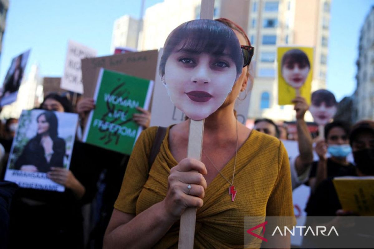 Prancis minta warganya segera tinggalkan Iran