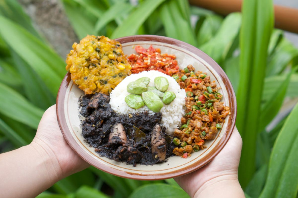 Sego sambal cumi hitam jadi andalan resto di Madiun