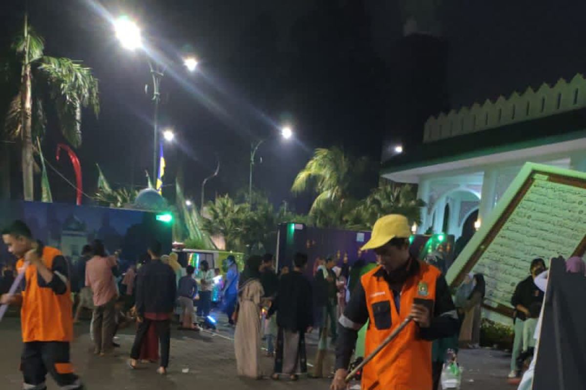 DLH Kota Tangerang siagakan 30 petugas kebersihan di lokasi Festival Al Azhom