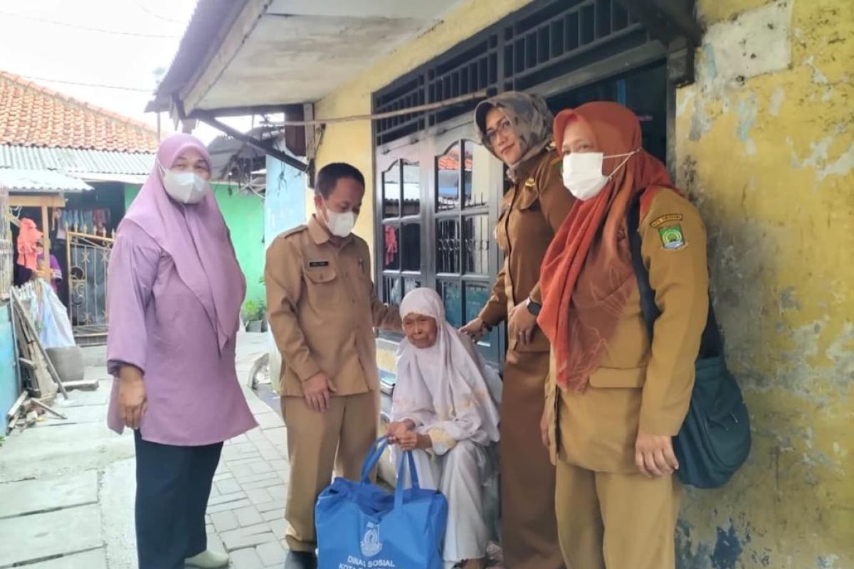 Dinsos Kota Tangerang salurkan bantuan permakanan pada 1.298 Lansia