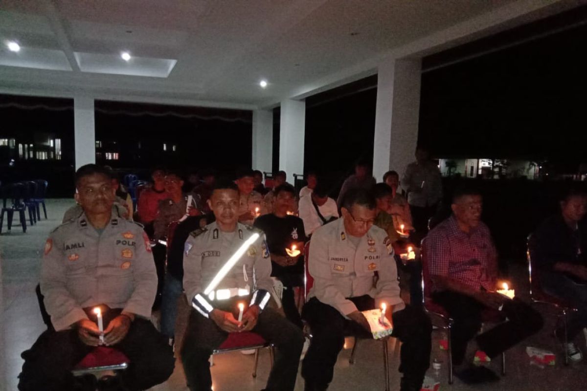 Polisi damaikan konflik antar Desa Elfule-Kawiri di Bursel Maluku dengan doa lintas agama