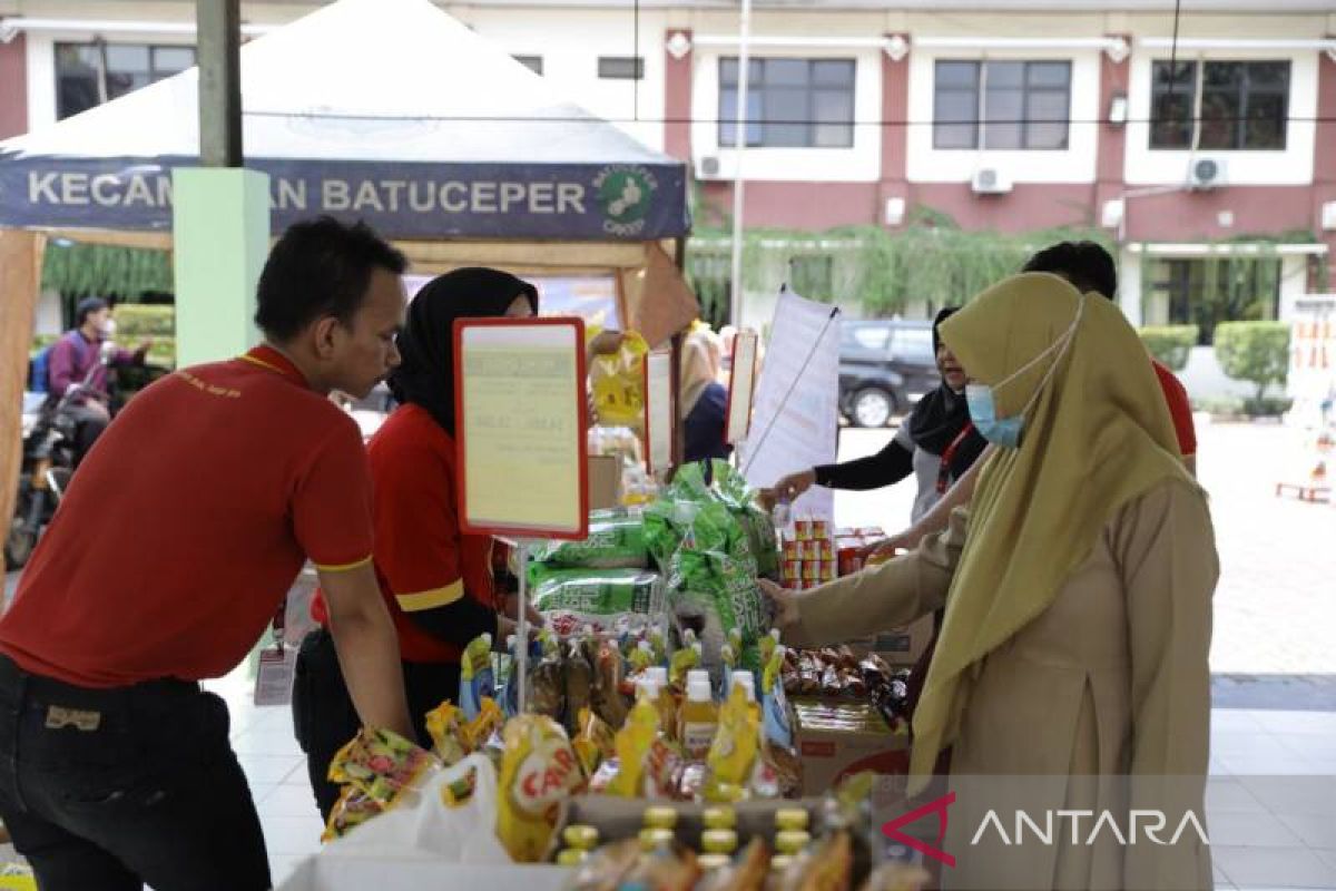 Disperindagkop Kota Tangerang perluas bazar sembako hingga ke kelurahan