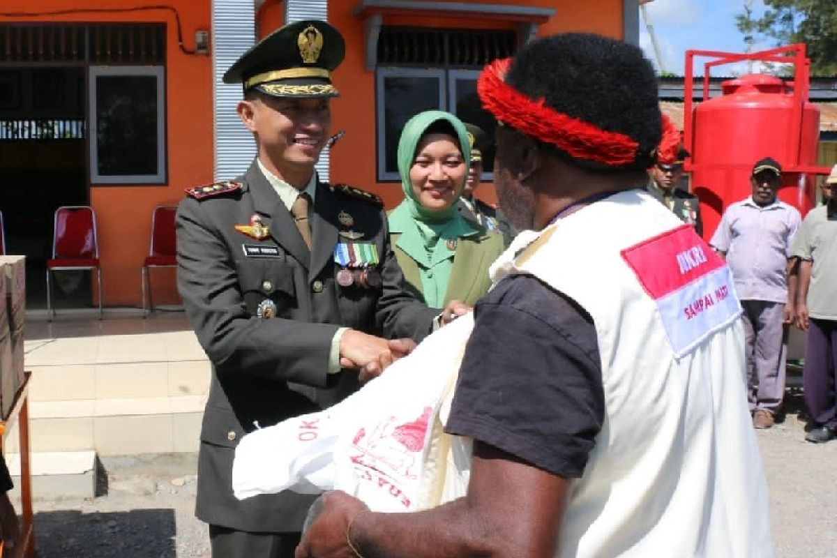 Personel TNI se-Garnisun Wamena gelar baksos jelang HUT ke-77
