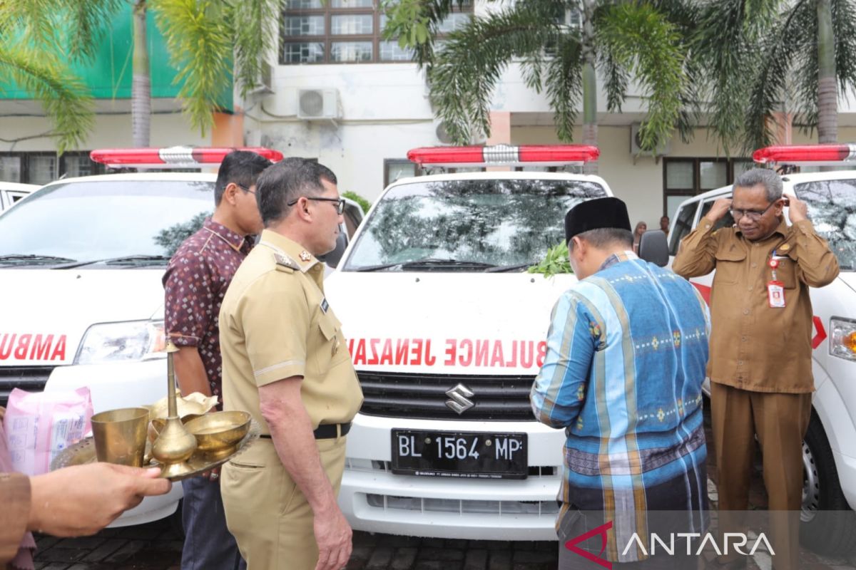 Pemko Banda Aceh serahkan bantuan ambulans jenazah untuk sembilan desa