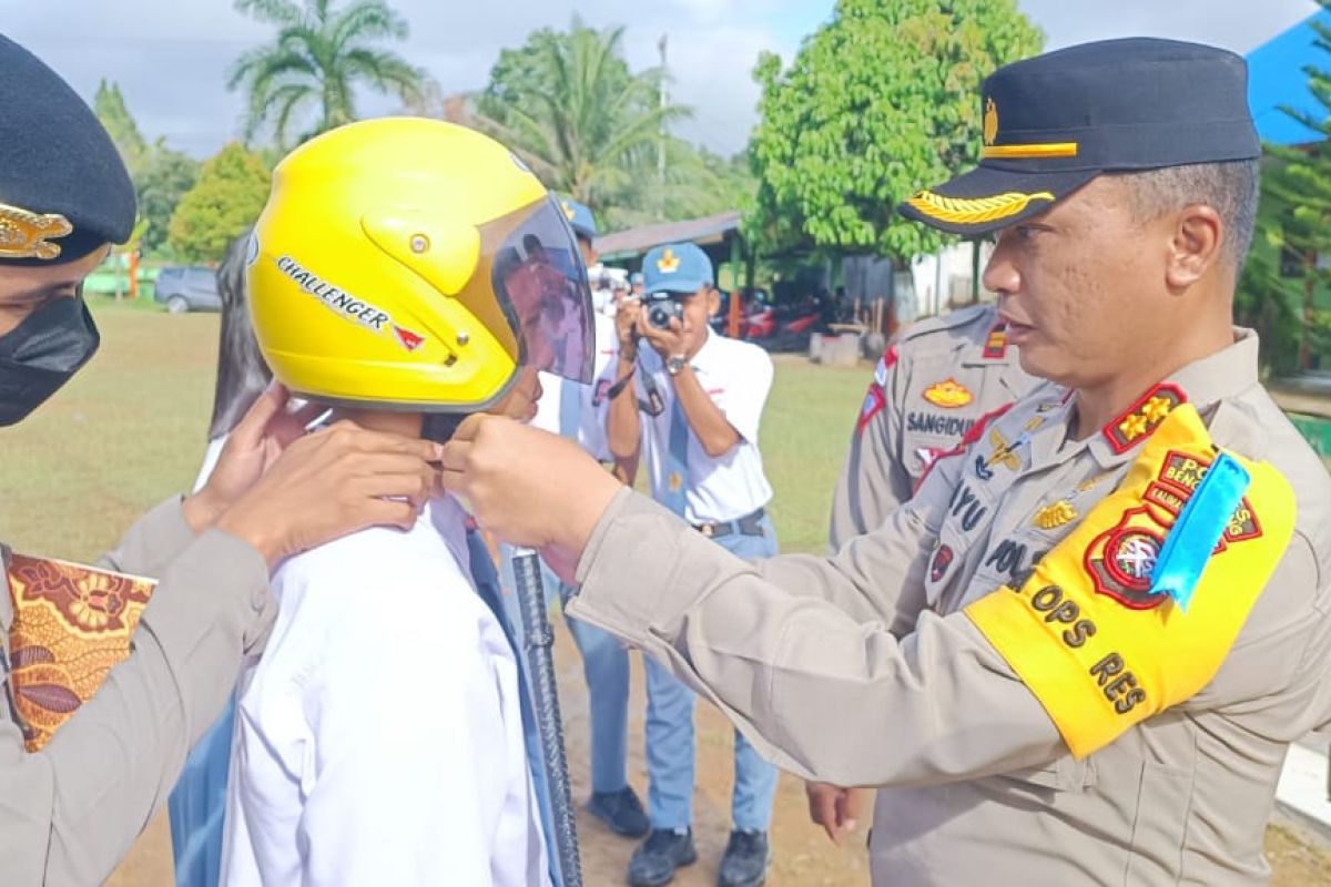 Polisi sosialisasi Operasi Zebra pada pelajar SMA di Bengkayang