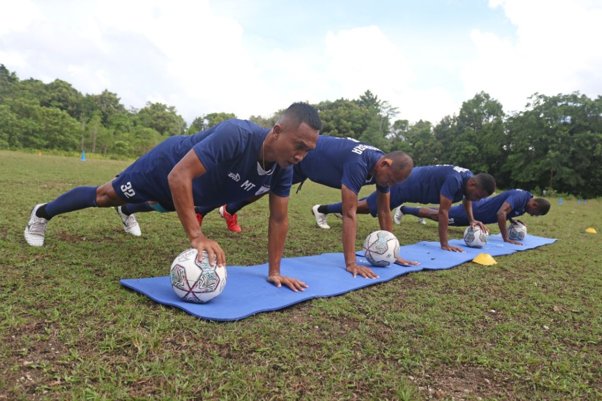 Persipura Jayapura merombak program latihan setelah penundaan Liga 2