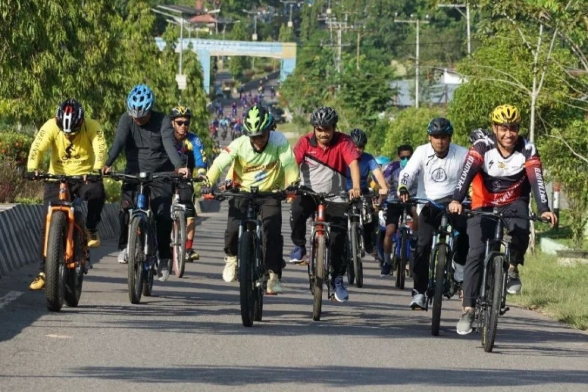 Gowes bersama Bupati Lamandau sukseskan UCI MTB