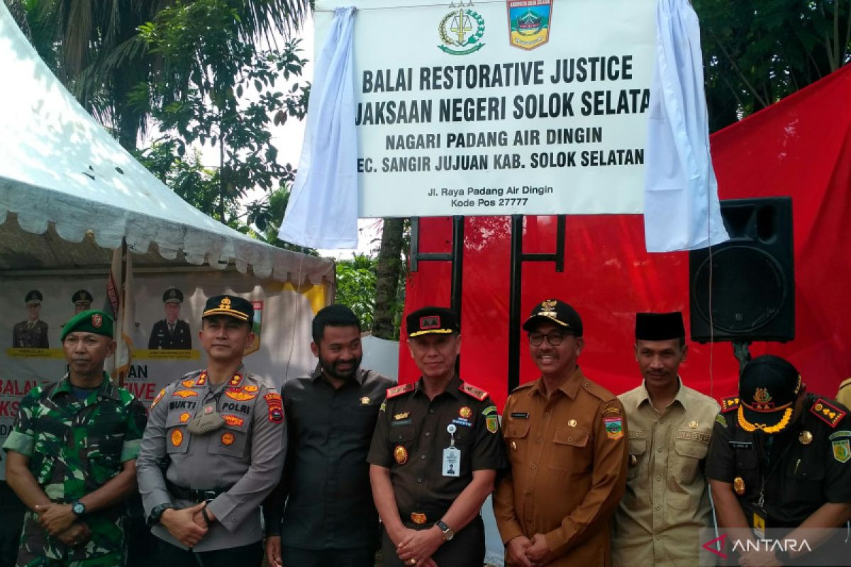 Kajati Sumbar resmikan balai restorative justice di Nagari Padang Air Dingin Solok Selatan