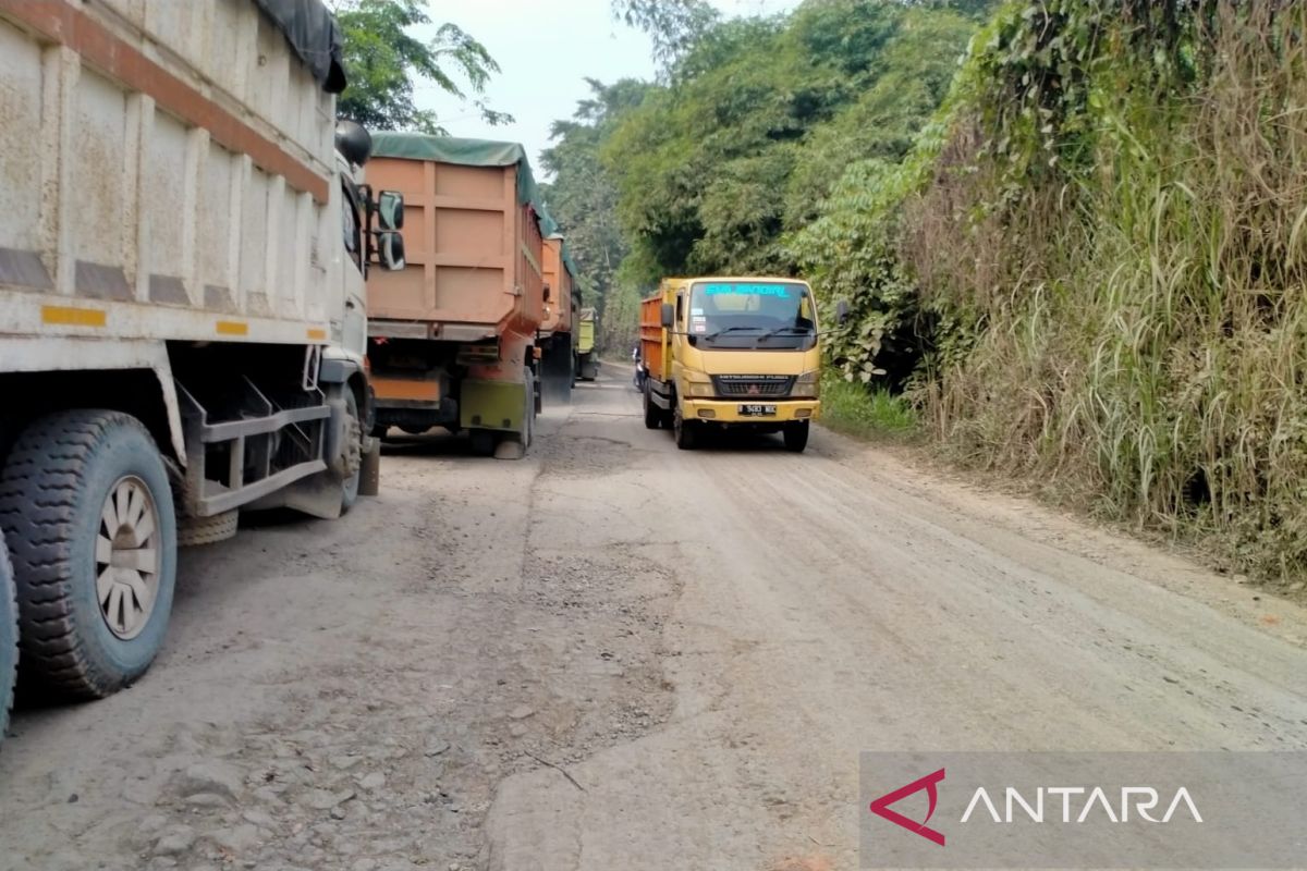 Pemkab Bogor kaji dampak sosial rencana pembangunan tol khusus truk tambang
