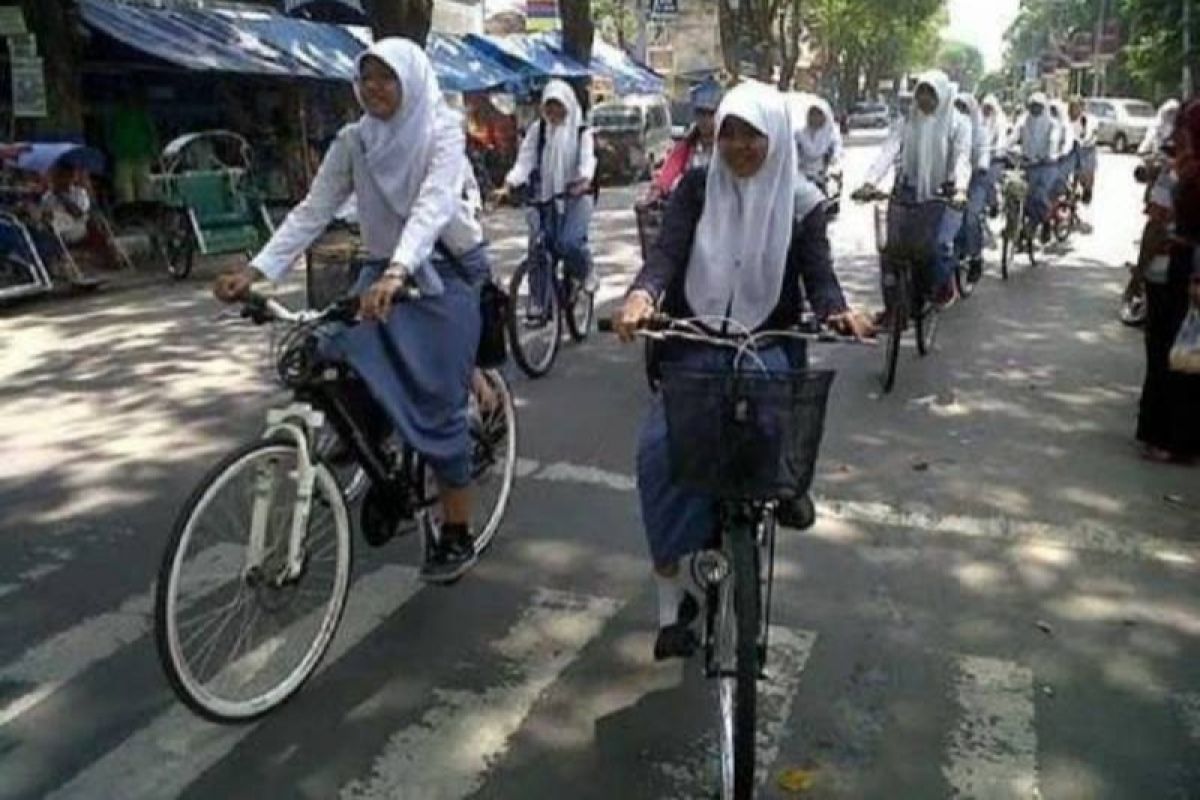 Menumbuhkan karakter siswa melalui gerakan bersepeda ke sekolah