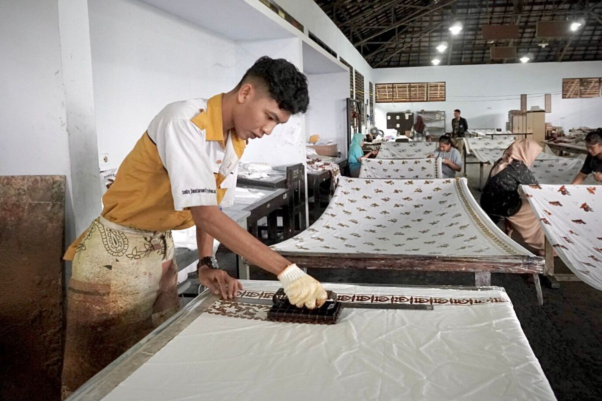 Batik Sasambo karya siswa SMKN 5 Mataram tembus ke mancanegara