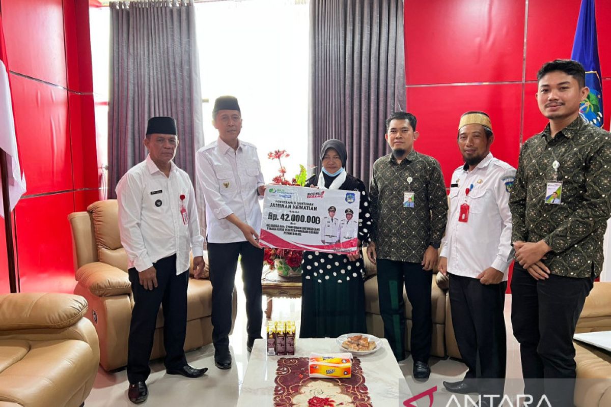 BPJAMSOSTEK serahkan santunan program berkah mencapai Rp1,4 miliar