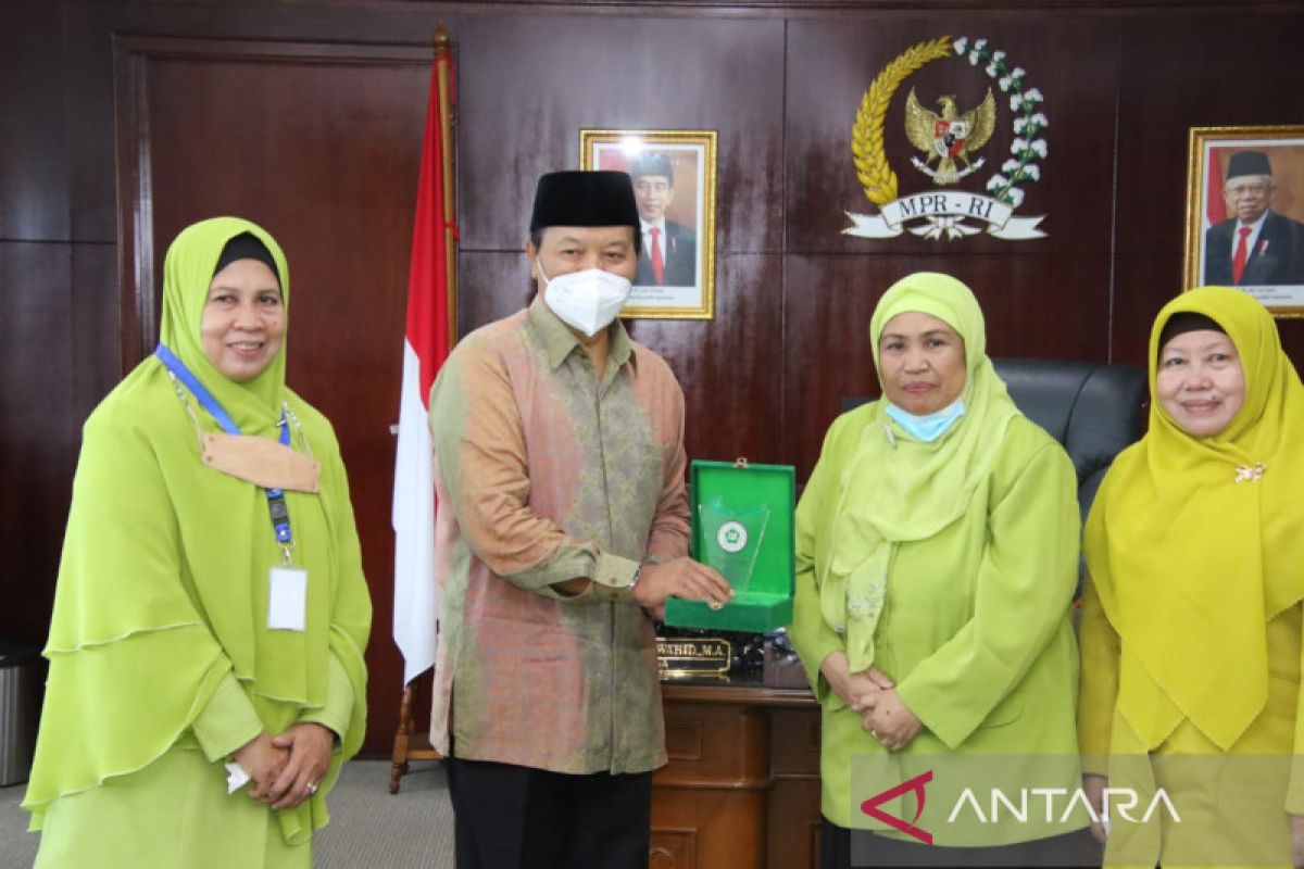 Hidayat Nur Wahid harap BMIWI beri kontribusi bagi bangsa Indonesia