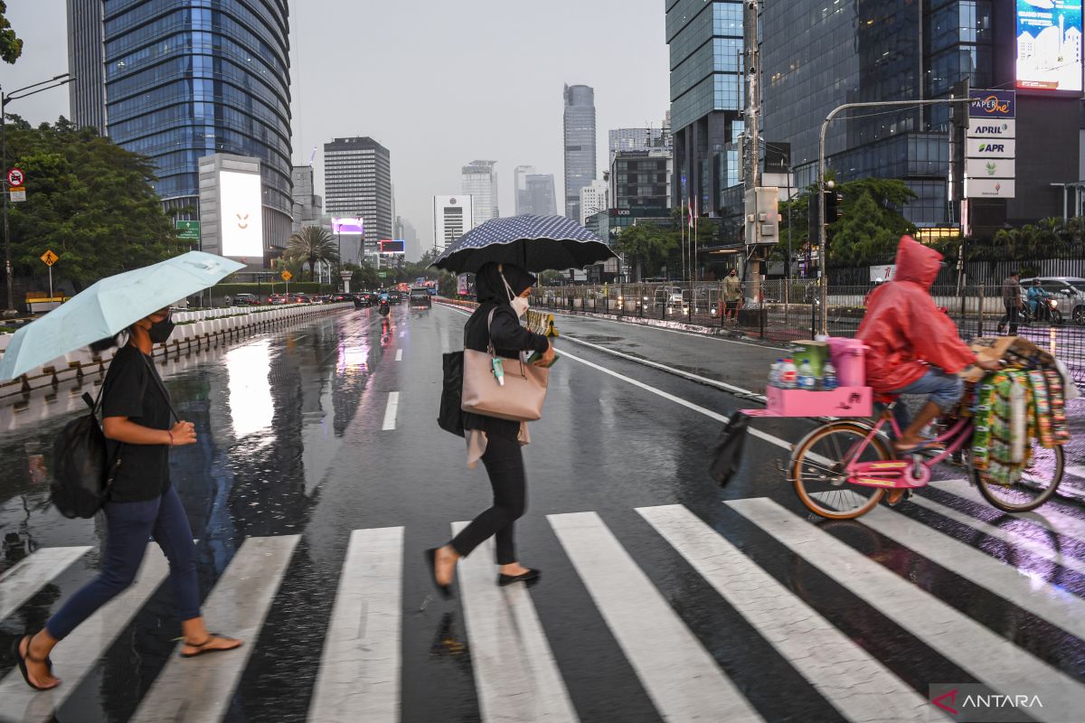 Senin ini Surabaya berpotensi diguyur hujan dengan disertai petir